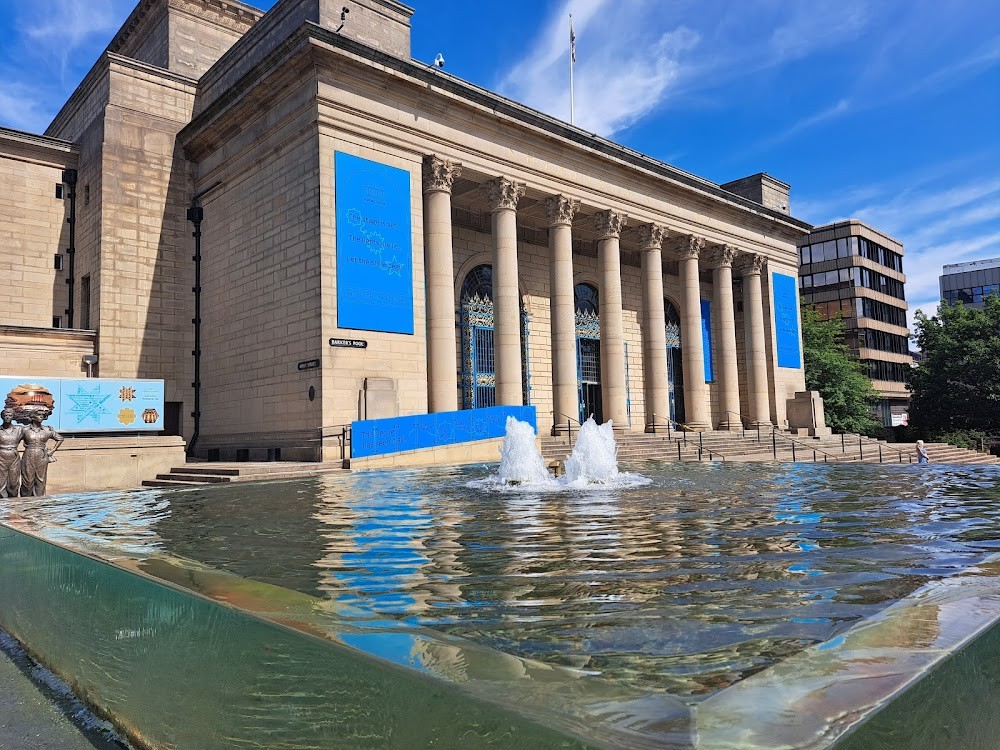 Sheffield City Hall .